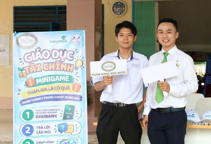 Hoạt động diễn ra tại trường THPT An Phú - Ảnh: NHNN Khu vực 15