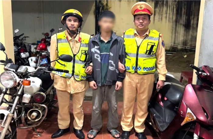 Tổ CSGT Buôn Ma Thuột bắt giữ nam thanh niên chạy xe dương tính với ma tuý, không giấy phép lái xe, không giấy đăng ký và phóng nhanh, lạng lách, đánh võng trong đêm khuya.
