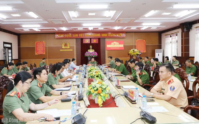 Các đại biểu tham dự hội thảo.