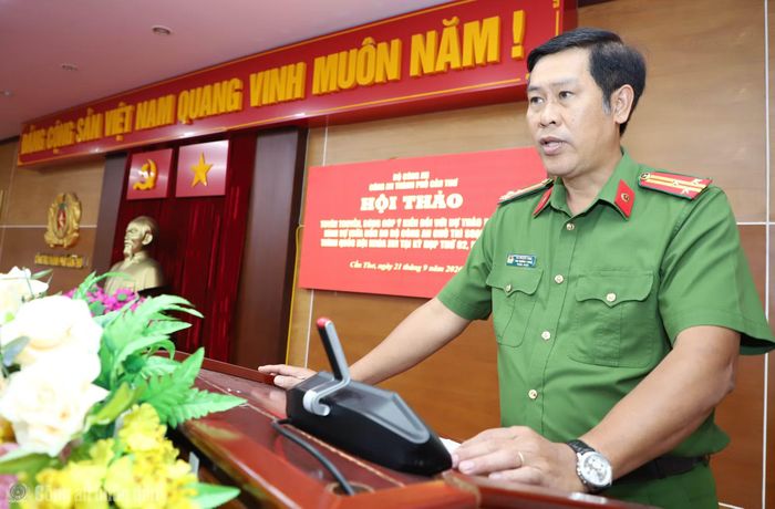 Các đại biểu tham luận tại hội thảo.