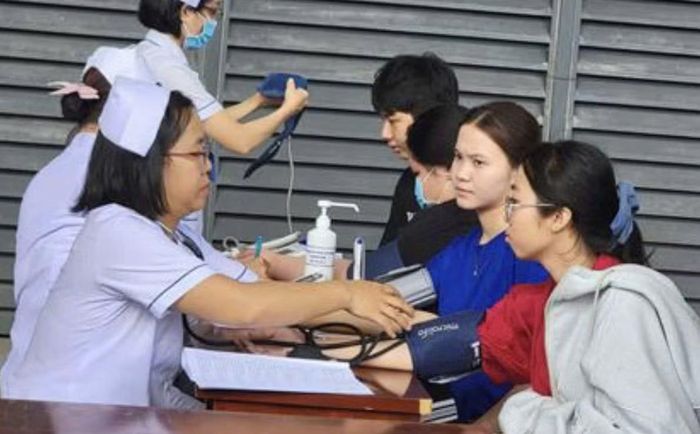 Bệnh viện Đa khoa khu vực Thủ Đức khám sức khỏe định kỳ cho sinh viên Trường Đại học Nông Lâm (vào ngày 14/9).