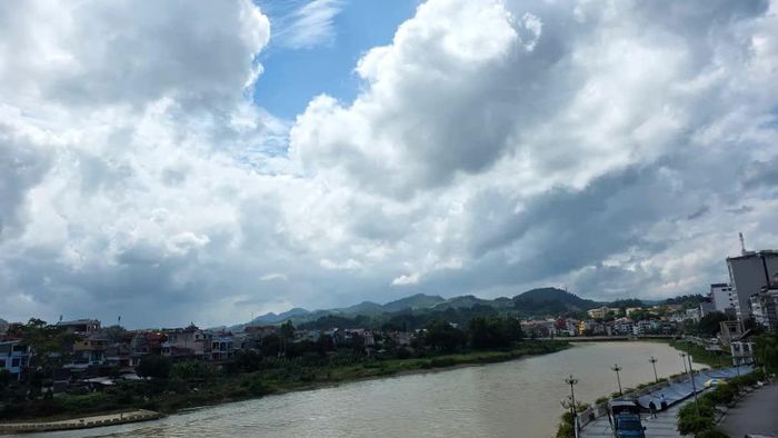 Ngày 22/9/2026, ít mây, không mưa, sáng sớm có sương mù nhẹ vài nơi, ngày trời nắng.