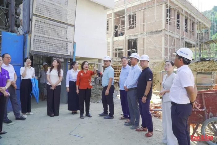 Đoàn công tác kiểm tra tiến độ dự án trung tâm y tế Bảo Lạc.
