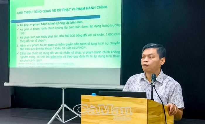 Thạc sĩ Lê Thanh Bình, Phó Cục trưởng Cục Kiểm tra văn bản và tổ chức thi hành pháp luật (Bộ Tư pháp), triển khai chuyên đề quy định pháp luật về xử phạt vi phạm hành chính trong lĩnh vực bảo vệ môi trường.