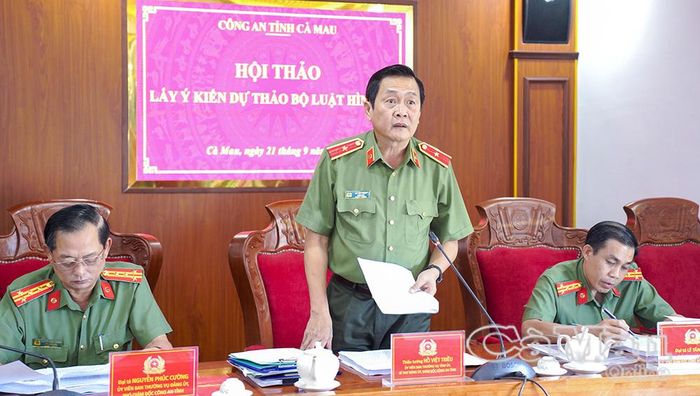 Thiếu tướng Hồ Việt Triều, Giám đốc Công an tỉnh, đại biểu Quốc hội khoá XVI phát biểu tại hội thảo.