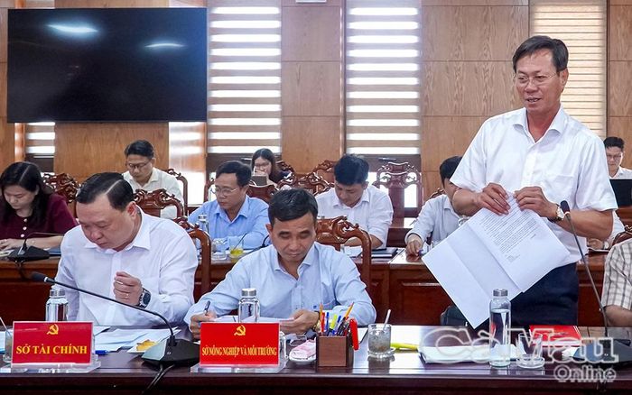 Giám đốc Ban QLDA công trình nông nghiệp tỉnh Nguyễn Minh Đức phát biểu tại buổi làm việc.