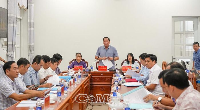 Phó Chủ tịch Thường trực UBND tỉnh Lâm Văn Bi phát biểu kết luận buổi đối thoại.