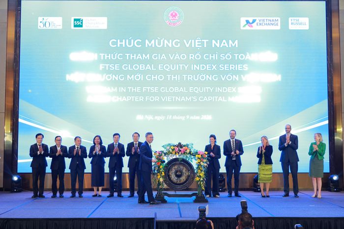 Nghi thức đánh cồng, đánh dấu Việt Nam chính thức tham gia chỉ số thị trường mới nổi thuộc FTSE Global Equity Index Series - Nguồn: UBCKNN