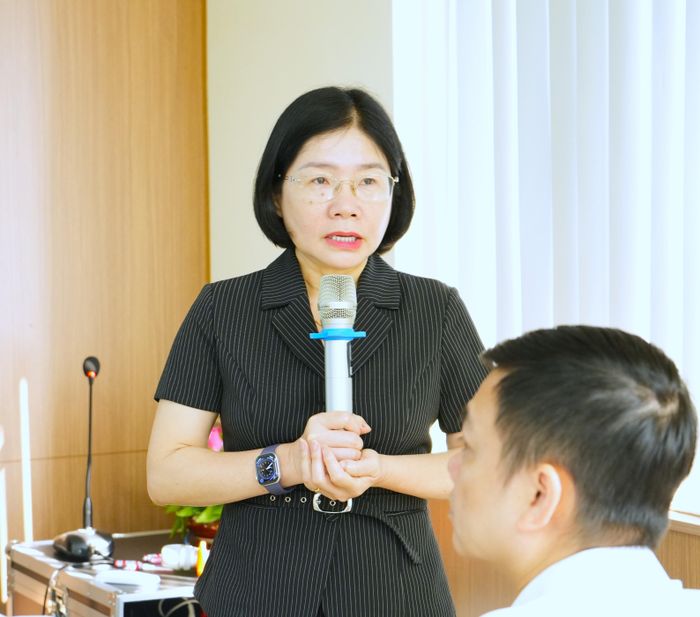 Phó Vụ trưởng Vụ Chính sách KTNN Lê Thị Hồng Hạnh giảng dạy tại lớp học. Ảnh: N.LY