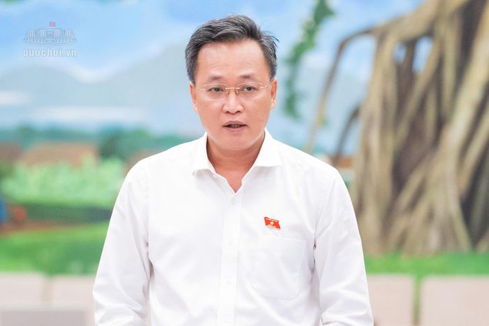 Tổng Kiểm toán nhà nước Nguyễn Hữu Nghĩa trình bày báo cáo tại Phiên họp. Ảnh: VPQH