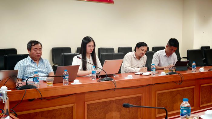 Các thành viên đơn vị tư vấn tại buổi làm việc.