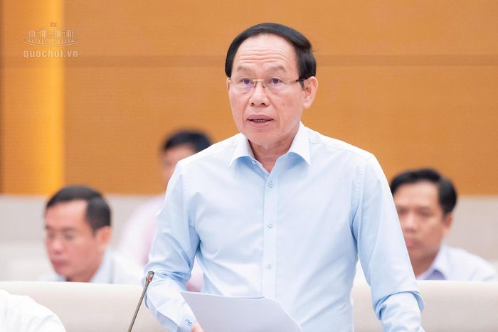 Phó Thủ tướng Chính phủ Lê Tiến Châu Phát biểu làm rõ vấn đề các thành viên UBTVQH nêu. Ảnh: VPQH