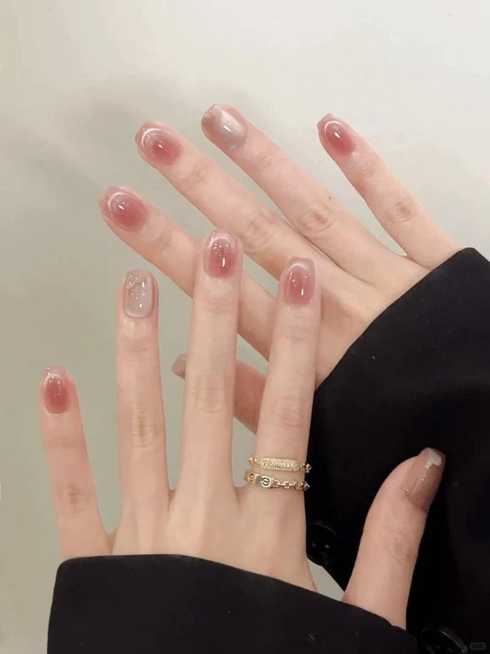 Nail mắt mèo cũng là mẫu được nhiều chị em lựa chọn. Ảnh Internet