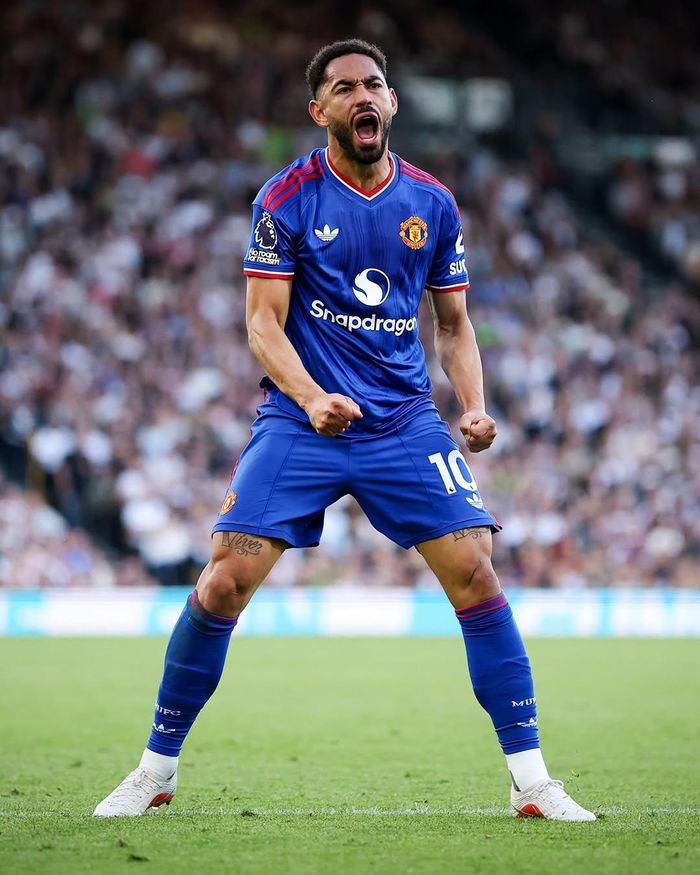 Matheus Cunha ăn mừng bàn thắng gỡ hòa cho Manchester United