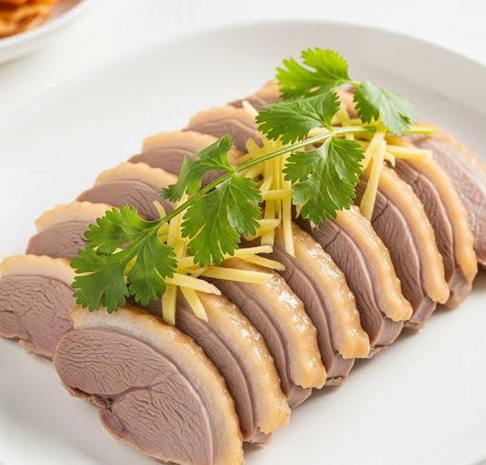 Thịt vịt là thực phẩm quen thuộc trong bữa cơm của nhiều gia đình Việt