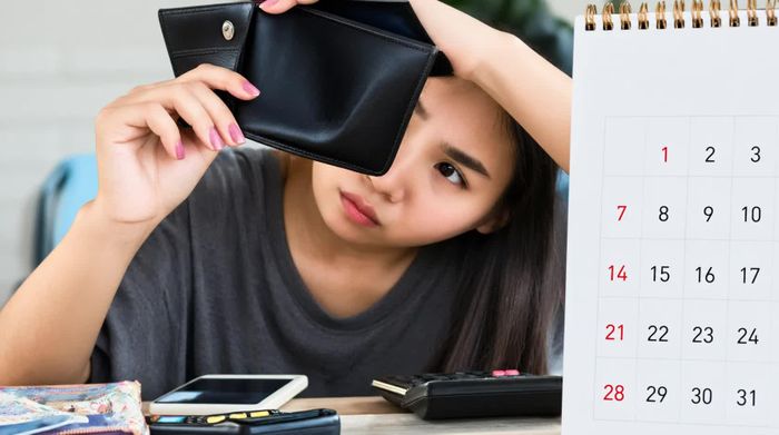 Nếu không quản lý tài chính tốt, ví tiền rất dễ "cạn" và dính phải nợ nần