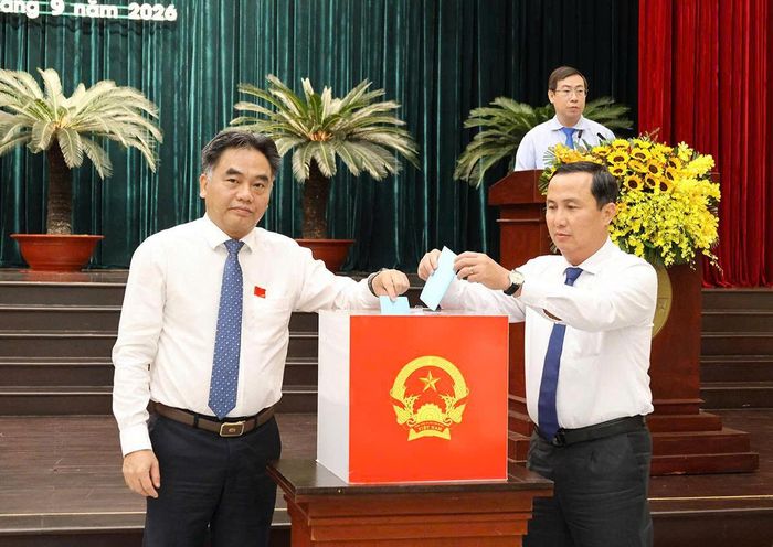 Các đại biểu bỏ phiếu bầu chức danh Phó Chủ tịch UBND TP.Hồ Chí Minh nhiệm kỳ 2026-2031