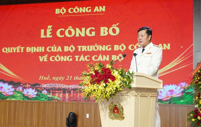 Đại tá Nguyễn Đình Dương - Giám đốc CATP Huế phát biểu nhận nhiệm vụ