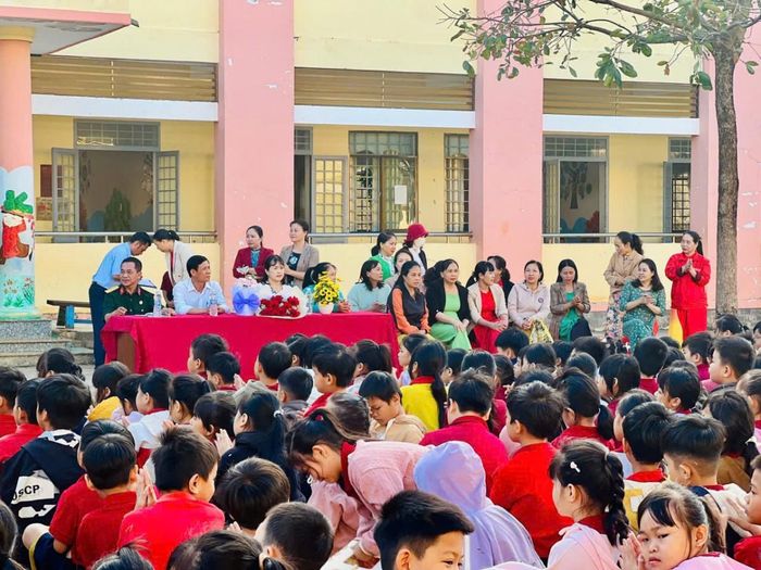 Giáo dục truyề thống cho học sinh trường Tiểu học và THCS Bom Bo