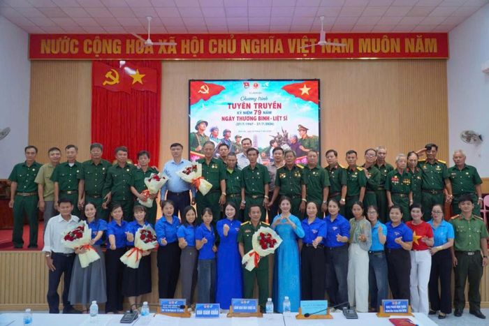 Hội viên CCB xã và đoàn viên, thanh niên xã tham dự chương trình kỷ niệm 79 năm ngày TBLS năm 2026