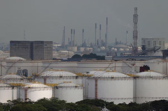 Giá dầu thế giới hôm nay không biến động. (Ảnh minh họa: Reuters).