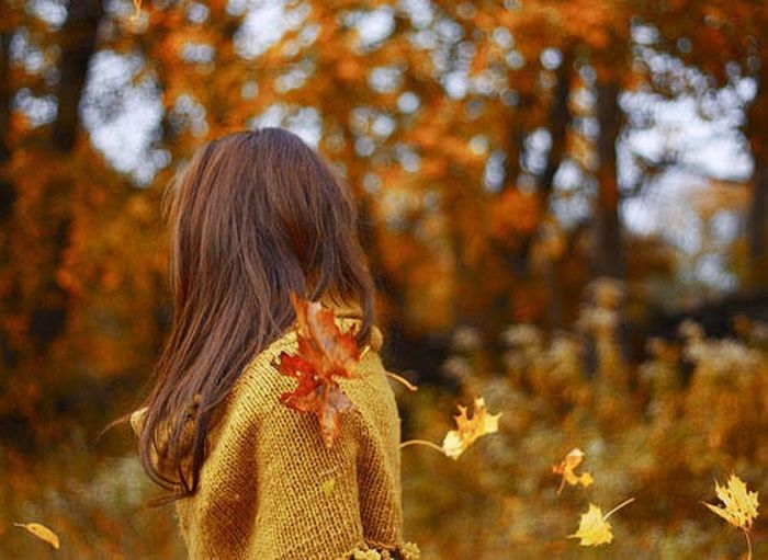 Vào mùa thu, bạn thường rơi vào trạng thái chán nản, buồn bã, hay cáu gắt vô cớ.
