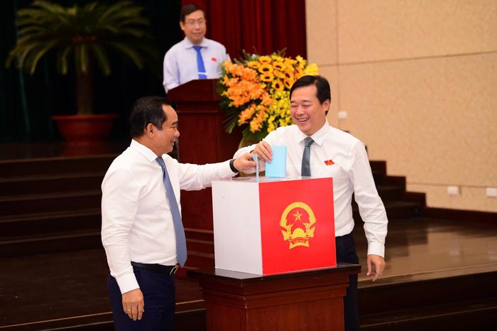 Tại kỳ họp, các đại biểu cũng bầu bổ sung Phó Chủ tịch UBND TP.HCM. (Ảnh: Quang Định)