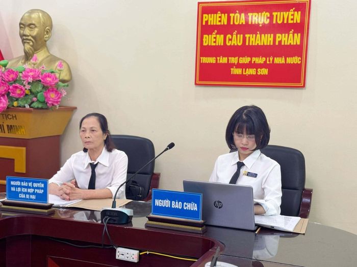Trợ giúp viên pháp lý Trung tâm trợ giúp phát lý tỉnh Lạng Sơn tham gia bào chữa tại tòa án. (Ảnh: Trung tâm Trợ giúp pháp lý nhà nước tỉnh Lạng Sơn).
