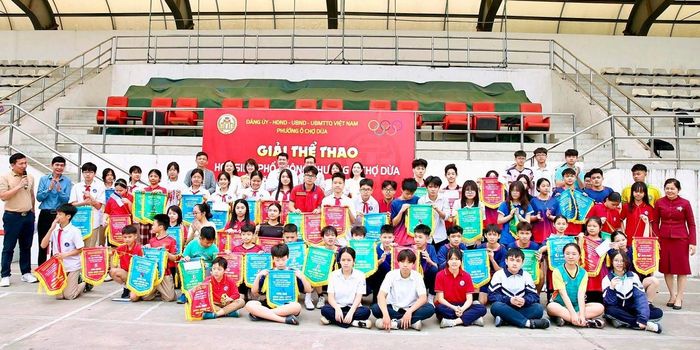 Các vận động viên học sinh tham gia Giải thể thao học sinh của phường Ô Chợ Dừa. Ảnh: Võ Giang