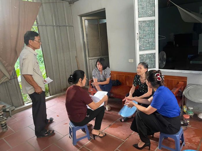 Công tác tuyên truyền, vận động được triển khai tới từng hộ gia đình. Ảnh: PV