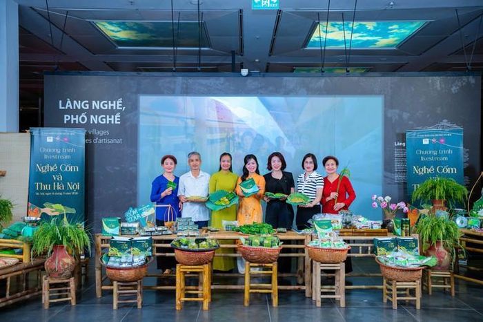 Chương trình livestream "Nghề Cốm và Thu Hà Nội". Ảnh: PV