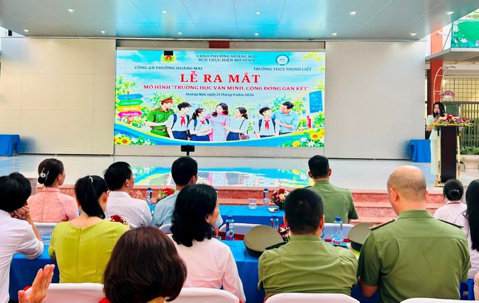 Phó Chủ tịch UBND phường Hoàng Mai Nguyễn Quỳnh Trang phát biểu. Ảnh: Trần Oanh