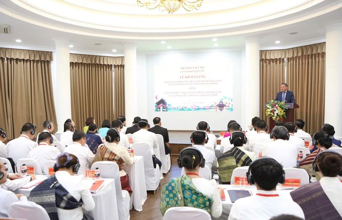 Quang cảnh Lễ khai giảng lớp đào tạo, bồi dưỡng cho cán bộ của Thủ đô Viêng Chăn (Lào) năm 2026. Ảnh: Thanh Hải