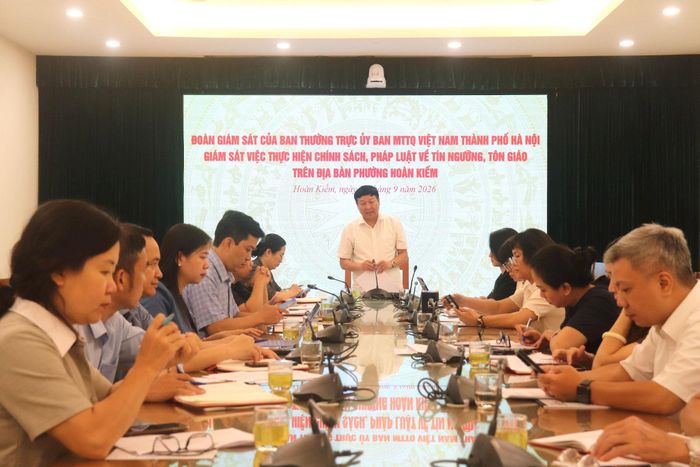 Phó Chủ tịch Ủy ban MTTQ Việt Nam thành phố Hà Nội Phạm Anh Tuấn phát biểu kết luận. Ảnh: Hiền Chi