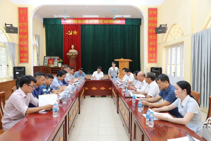 Một buổi sinh hoạt Chi bộ thôn Cửa Khâu vào tháng 6-2026, trước khi sáp nhập vào thôn Đông Xuân 2. Ảnh: nhân vật cung cấp
