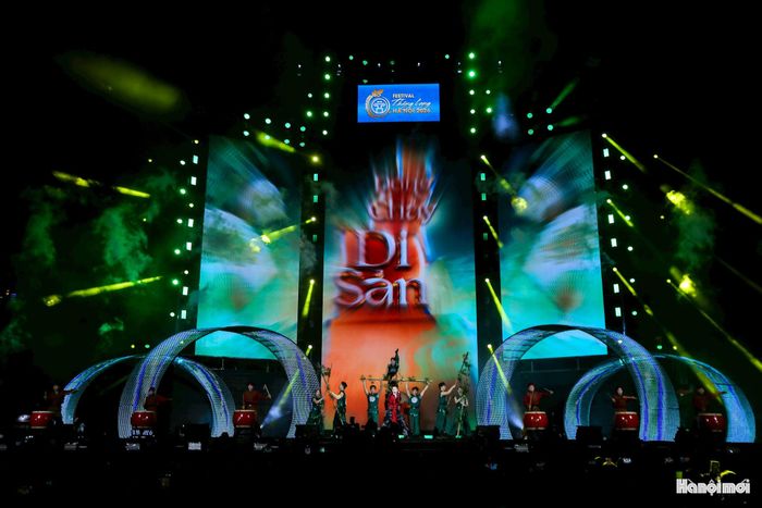 Festival năm nay ghi dấu sự hội tụ của hơn 3.000 nghệ sĩ, diễn viên, hơn 100 nghệ nhân cùng các đoàn nghệ thuật quốc tế đến từ Hàn Quốc, Nhật Bản, Ấn Độ và các tỉnh, thành phố trong nước như TP. Hồ Chí Minh, Điện Biên, Đắk Lắk...