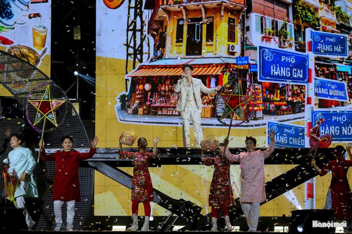 Festival Thăng Long - Hà Nội lần thứ II năm 2026 đã hiện thực hóa sinh động định hướng phát triển Thủ đô “Văn hiến - Bản sắc - Sáng tạo - Hội nhập - Kết nối”. Sự kiện từng bước định vị thương hiệu văn hóa uy tín cho Hà Nội, đóng góp thiết thực vào việc triển khai Nghị quyết số 80-NQ/TW của Bộ Chính trị về phát triển văn hóa Việt Nam trong kỷ nguyên mới.