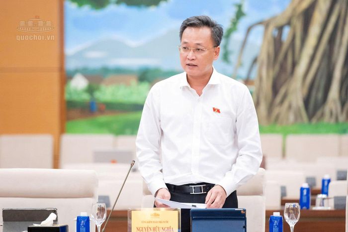 Tổng Kiểm toán Nhà nước Nguyễn Hữu Nghĩa báo cáo tại phiên họp. Ảnh: media.quochoi.vn