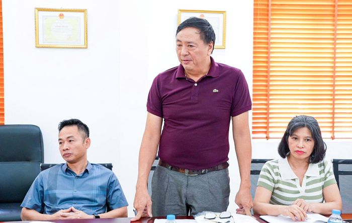 Đại diện Đảng bộ Công ty TNHH MTV Cơ khí Quang Trung báo cáo. Ảnh: Diệu Hương
