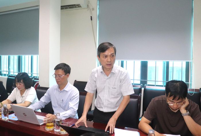 Phó Chủ tịch UBND phường Ba Đình Nguyễn Dân Huy phát biểu tiếp thu. Ảnh: Hiền Chi