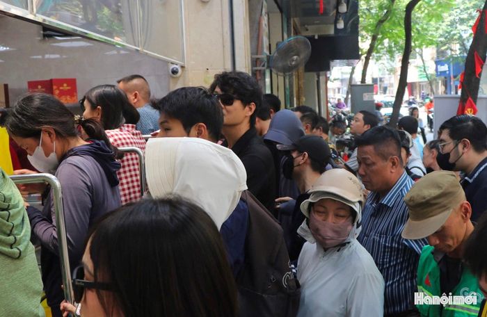 Theo người nối nghiệp đời thứ ba của gia đình, bánh được sản xuất theo ngày, không làm sẵn số lượng lớn. Bánh dẻo có thời gian sử dụng khoảng 5 ngày, bánh nướng khoảng 7 ngày nên cửa hàng phải cân đối sản lượng theo nhu cầu thực tế.