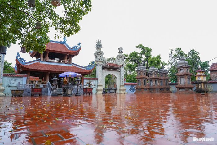 Diện mạo mới khang trang hơn nhưng vẫn giữ sự hài hòa với không gian tâm linh cổ kính. Những giá trị lịch sử, văn hóa, kiến trúc và nghệ thuật của chùa Vạn Phúc tiếp tục được gìn giữ, để di tích không chỉ là nơi lưu dấu quá khứ mà còn hiện diện tự nhiên trong đời sống hôm nay.