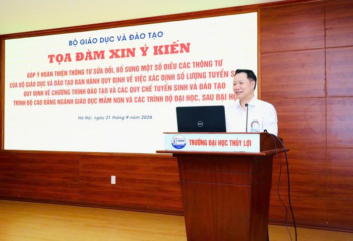 Giáo sư, Tiến sĩ Nguyễn Tiến Thảo, Vụ trưởng Vụ Giáo dục Đại học (Bộ Giáo dục và Đào tạo) phát biểu tại toạ đàm. Ảnh: TN