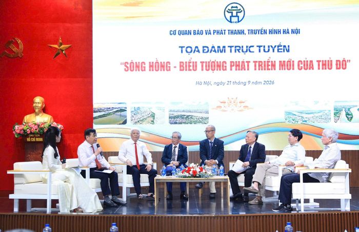Các chuyên gia trao đổi tại tọa đàm trực tuyến “Sông Hồng - Biểu tượng phát triển mới của Thủ đô”. Ảnh: Quang Thái
