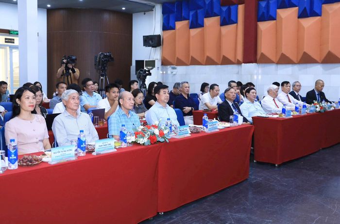 Các đại biểu dự Tọa đàm trực tuyến “Sông Hồng - Biểu tượng phát triển mới của Thủ đô”. Ảnh: Quang Thái