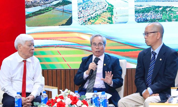 KTS Trần Huy Ánh trao đổi tại tọa đàm. Ảnh: Quang Thái