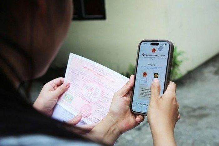 Để cấp đổi giấy phép lái xe, người dân cần chuẩn bị đầy đủ các giấy tờ theo quy định. Ảnh minh họa: TL