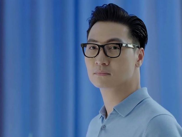 Ngoại hình sáng và phong thái lịch lãm từng khiến Mạnh Trường thường xuyên được giao những nhân vật có vẻ ngoài thành đạt. Tuy nhiên, nếu chỉ dựa vào hình ảnh đó, nam diễn viên khó có thể duy trì sức hút trong một chặng đường dài.