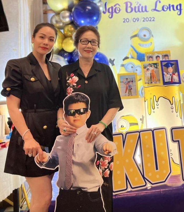 Dù đã ly hôn với doanh nhân Bửu Lộc nhưng Nhật Kim Anh vẫn giữ mối quan hệ tốt đẹp với gia đình chồng cũ.