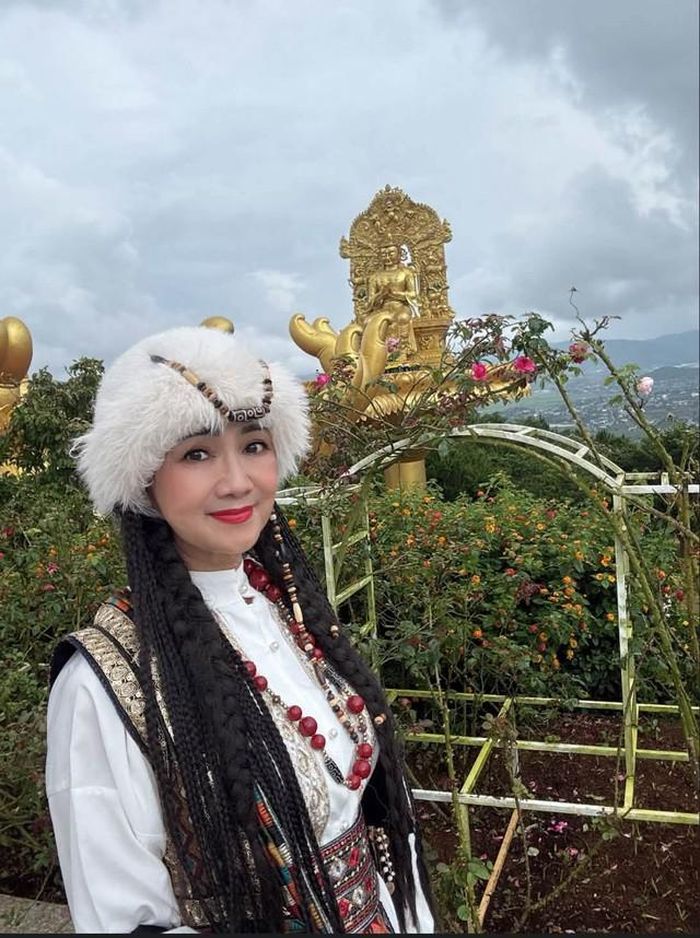 Đằng sau ánh đèn sân khấu, NSND Thu Hà được biết đến là người khá kín tiếng về đời tư. Chị hiếm khi chia sẻ hình ảnh chồng con hay những câu chuyện quá riêng tư trên truyền thông.